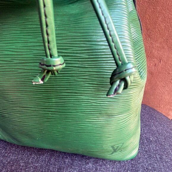 Vintage LV Epi Leather Petit Noe Borneo Drawstring Shoulder Bucket Bag - Picture 15 of 16